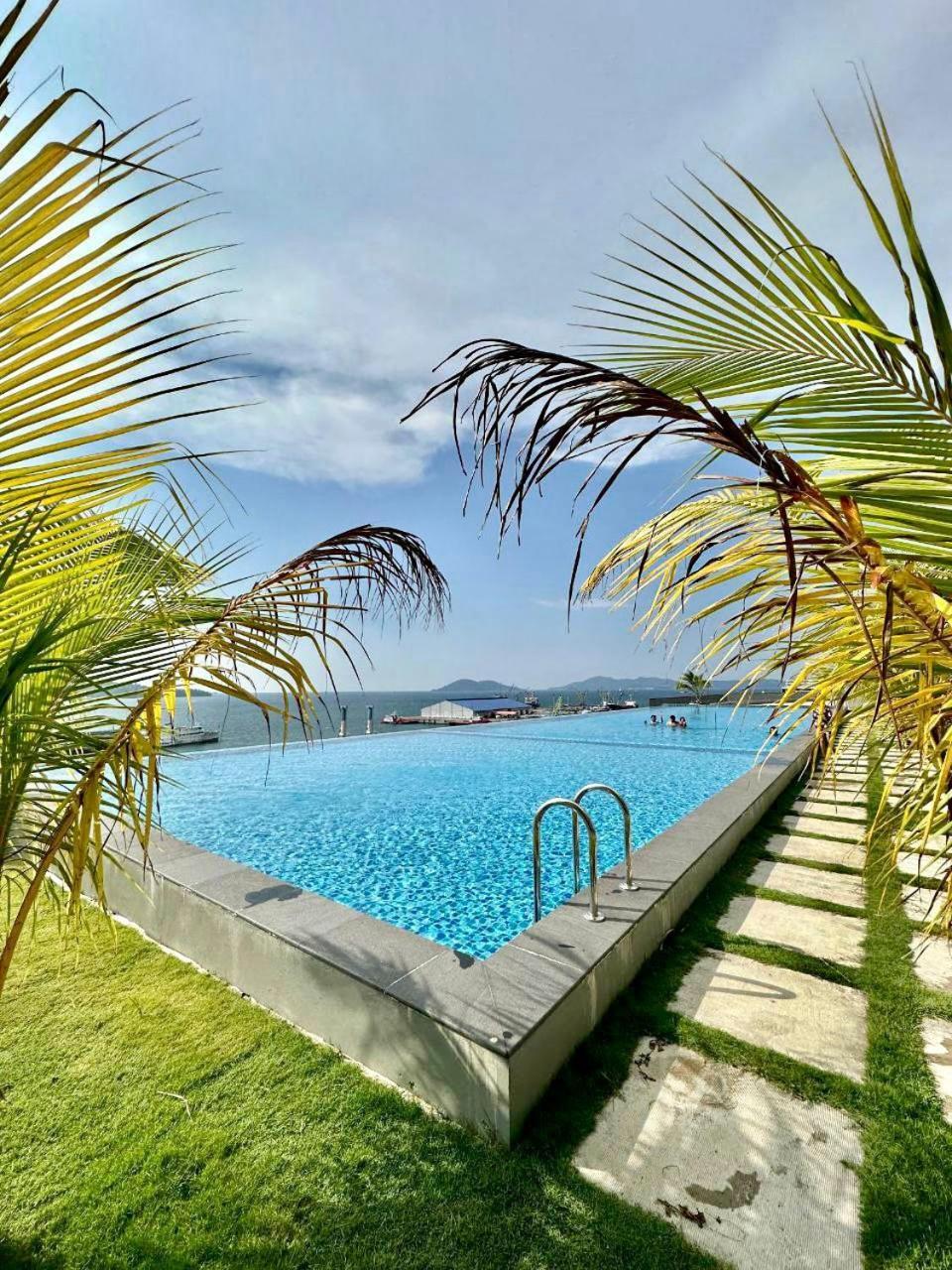 Jesselton Quay Sea & Pool View For 6 Pax Kota Kinabalu Exterior foto